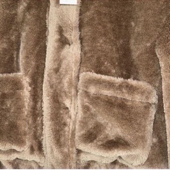 BLANKNYC Sherpa Tan Oversized
Jacket(Size XS) - Picture 6 of 9